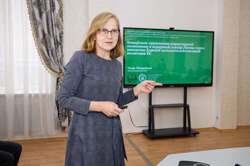 Профессор литовского университета консультирует костанайских предпринимателей на базе КРУ