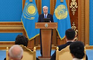 Глава государства поздравил работников нефтегазовой отрасли