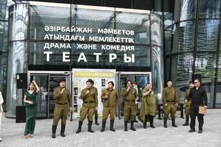 Театрализованный концерт на столичной площади провели в честь Дня Победы