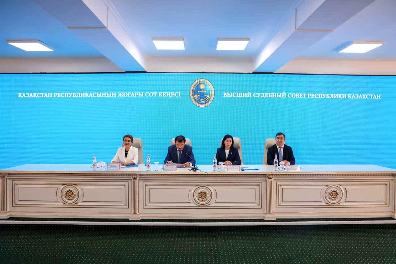 В областном суде области Абай состоялась очередная выездная встреча представителей Высшего Судебного Совета с судьями региона и сотрудниками территориального Департамента Судебной администрации