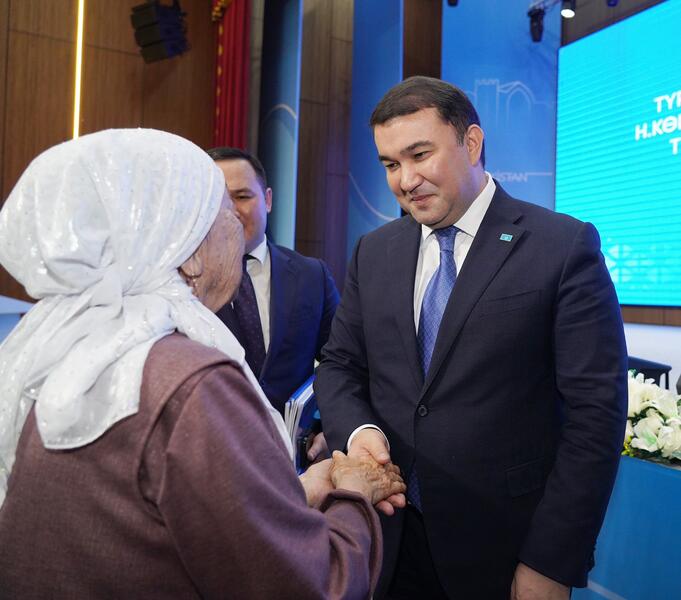 НУРАЛХАН КУШЕРОВ ВСТРЕТИЛСЯ С ЖИТЕЛЯМИ ГОРОДА ТУРКЕСТАНА И ОБСУДИЛ АКТУАЛЬНЫЕ ВОПРОСЫ