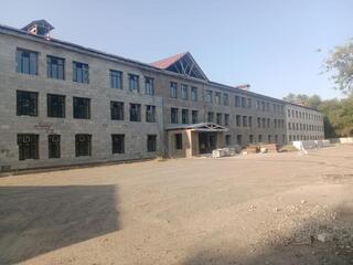 Школа №12 в селе Нура обновляется: активная подготовка к новому учебному году