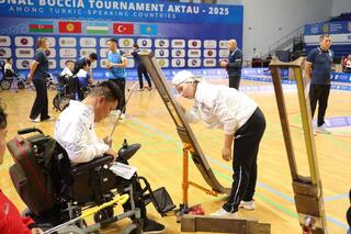 Аким Мангистауской области поддержал участников международного турнира по бочча