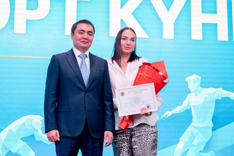 Чемпионам и призёрам Паралимпиады и Сурдлимпиады в Караганде подарили квартиры