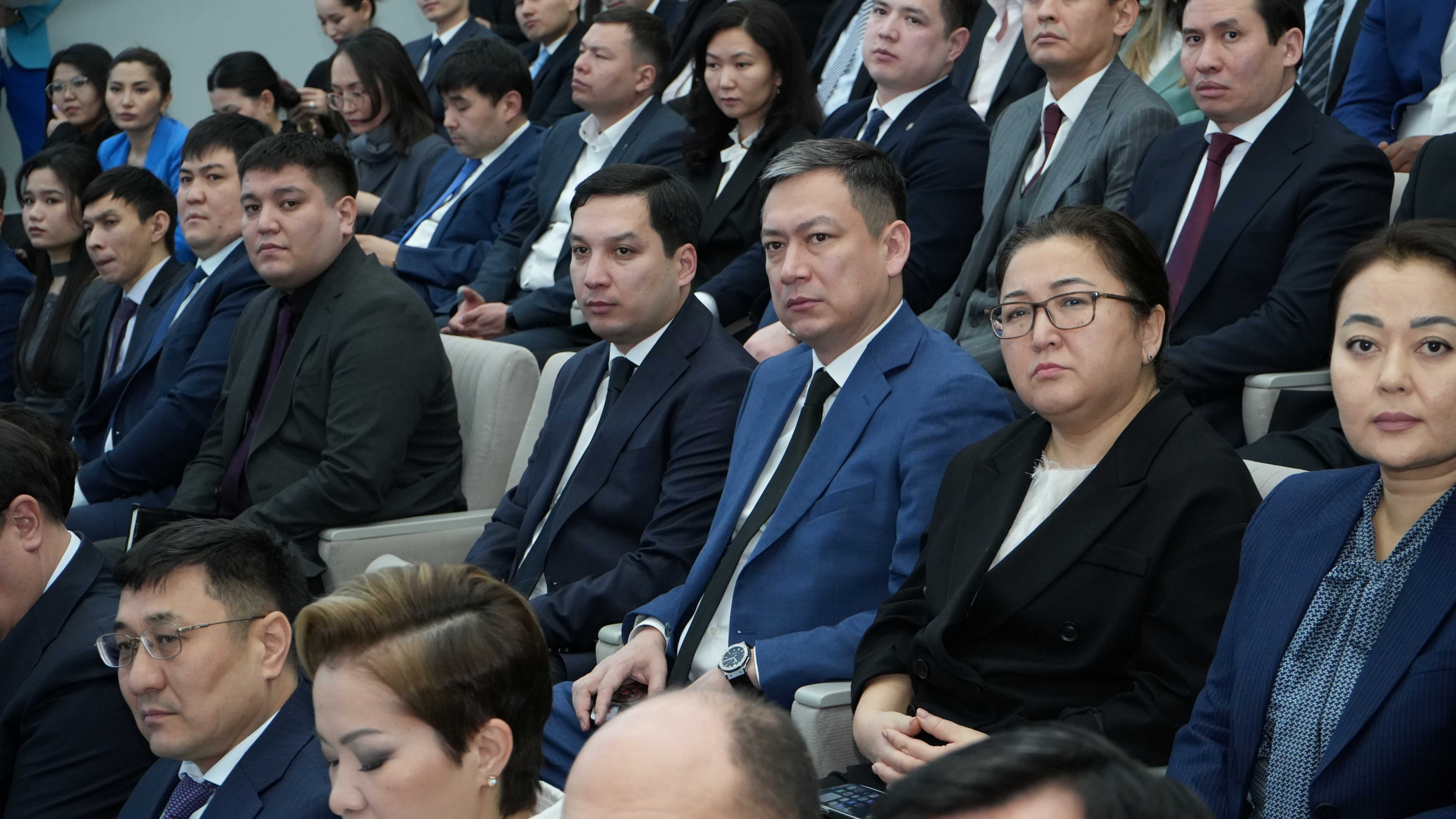 Пилот авиаотряда МЧС награждён нагрудным знаком «Құрметті авиатор»