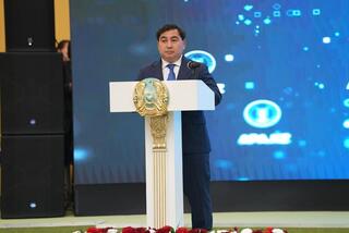 Председатель АДГС провел встречу с выпускниками Академии госуправления при Президенте РК