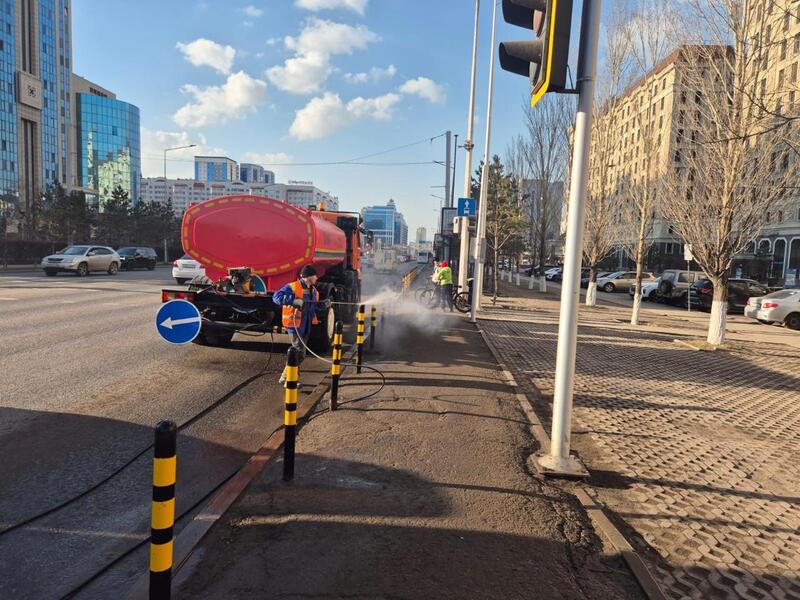 В Астане продолжается масштабная уборка после зимы