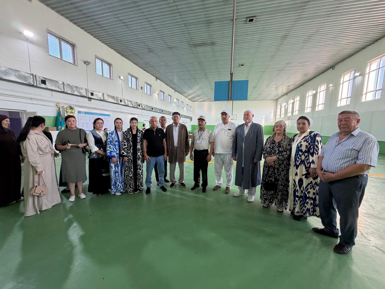 ЖИТЕЛИ МИКРОРАЙОНА КЫЗЫЛЖАР ГОЛОСУЮТ В ЕДИНСТВЕ