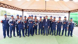 ТУРКЕСТАН: В САУРАНЕ КОММУНАЛЬЩИКАМ ВРУЧИЛИ 27 ЕДИНИЦ ТЕХНИКИ