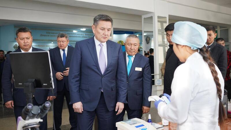 Аким ВКО посетил колледж в Саратовке