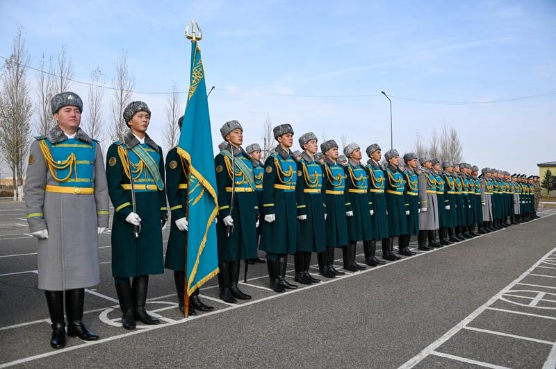 В День Республики в воинских частях прошла церемония поднятия Государственного флага