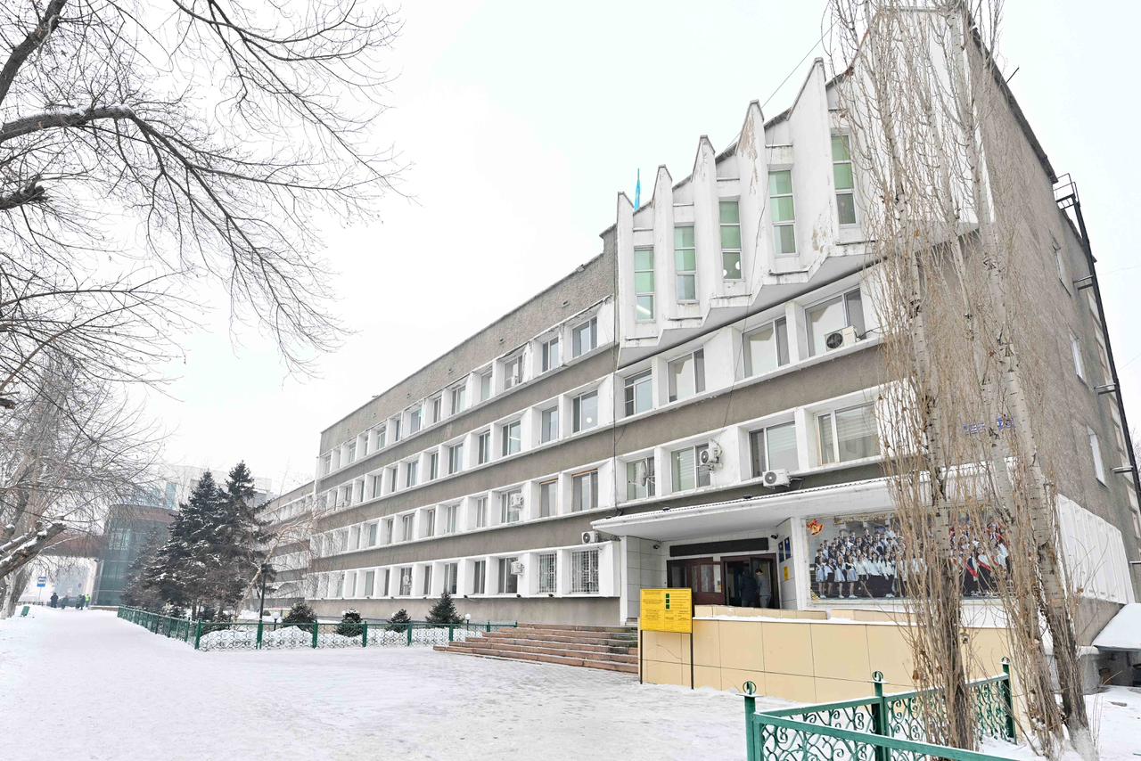 Аким области посетил гимназию №6 в Семее