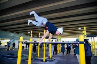 Новое современное общественное пространство открыли под мостом в Триатлон парке Астаны