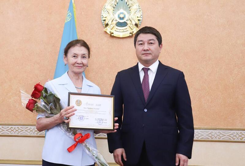 В Мангистау ко Дню государственных служащих наградили лучших представителей отрасли