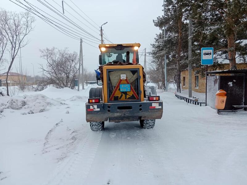 Около двух тысяч единиц спецтехники вывели на уборку снега в Астане