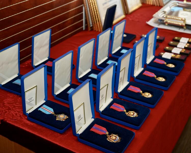 Государственные награды вручены спасателям МЧС РК в честь Дня защитника Отечества и 80-летия Победы