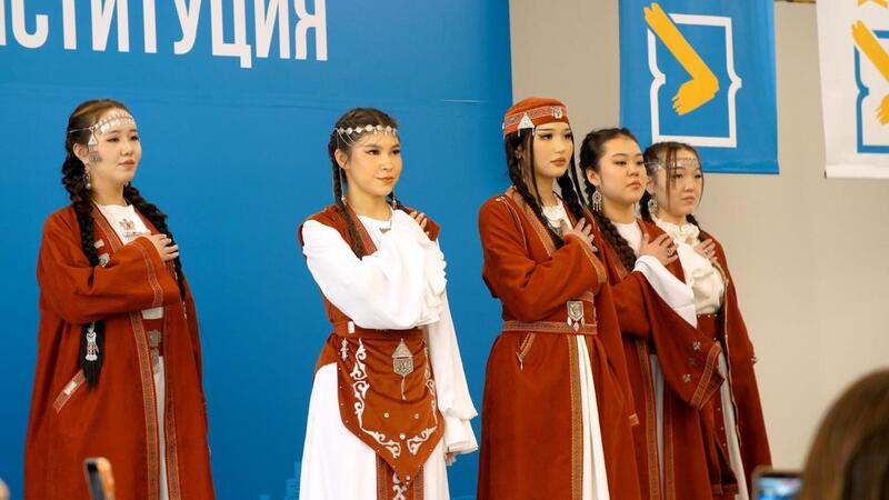 Масштабную акцию в поддержку новой Конституции накануне 8 марта провели в Астане