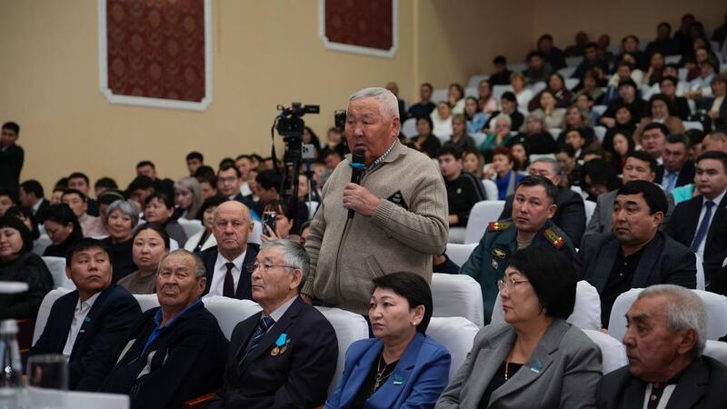 Аким ВКО провел встречу с населением района Самар