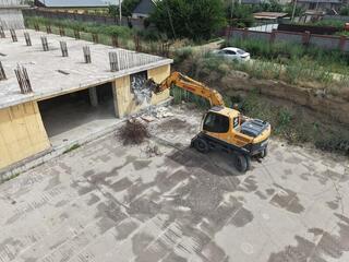 33 незаконных строительных объекта снесли с начала года в Алматы