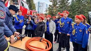 30-летие МЧС: Спасатели проводят дни открытых дверей и пресс-туры