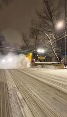 В Алматы продолжается снегопад: коммунальные службы работают без перерыва