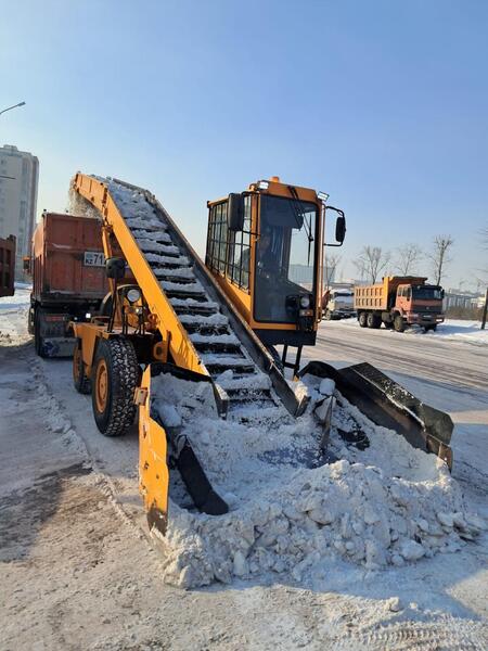 Более 3 000 дорожных рабочих заняты в снегоуборочных работах в Астане