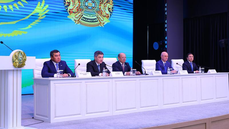Олжас Бектенов представил активу Алматинской области нового акима
