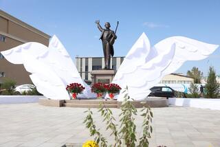 Президент направил поздравление по случаю открытия памятника Нургисе Тлендиеву