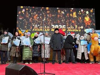 Праздник света в Темиртау: зажглась главная ёлка и выбрали лучших оформителей