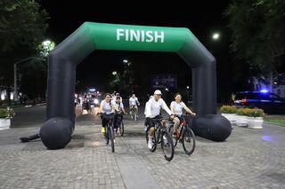 В Талдыкоргане прошел ночной велопробег с участием акима города