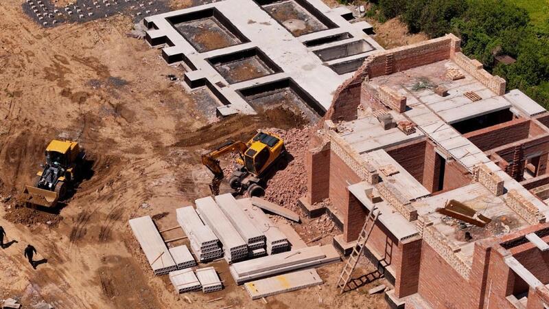 В Астане сносят незаконно построенный жилой комплекс