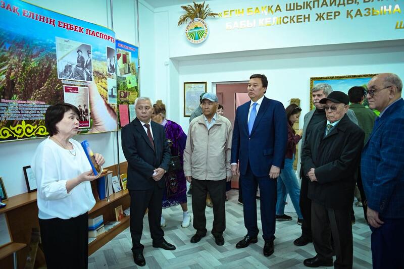 28 мая в рамках TARY FEST в Актюбинском высшем аграрно-техническом колледже имени Ш. Берсиева состоялись церемония возложения цветов к памятнику прославленного хлебороба Шыганака Берсиева и научно-практическая конференция «Ақтөбе – тарының астанасы»