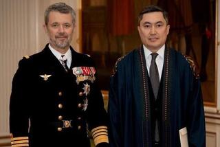 Посол Казахстана вручил верительные грамоты Королю Дании