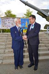 В Серебрянске наградили труженика тыла Юрия Новолоцкого