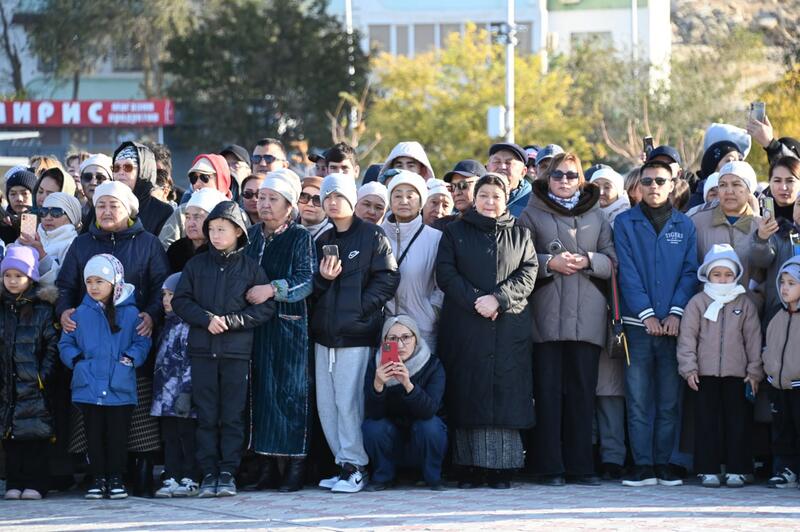 На берегу Каспия более 200 матросов присягнули на верность Родине
