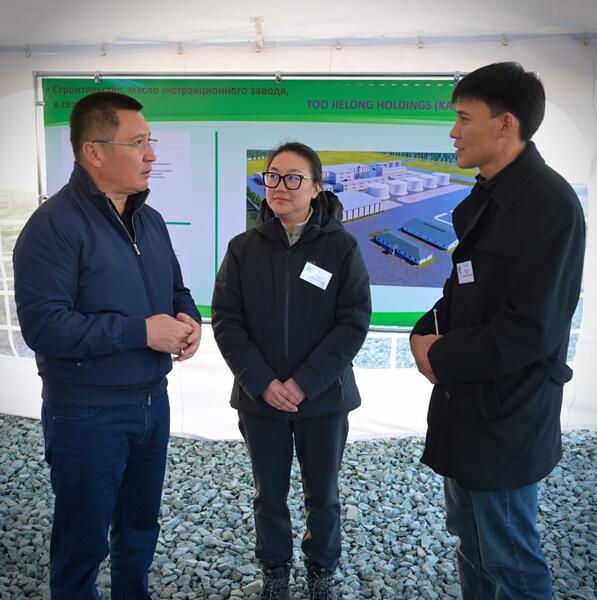 Аким области Асаин Байханов посетил село Кеменгер Павлодарского района, где ознакомился с реализацией крупных инвестиционных проектов и проверил ход строительства физкультурно-оздоровительного комплекса