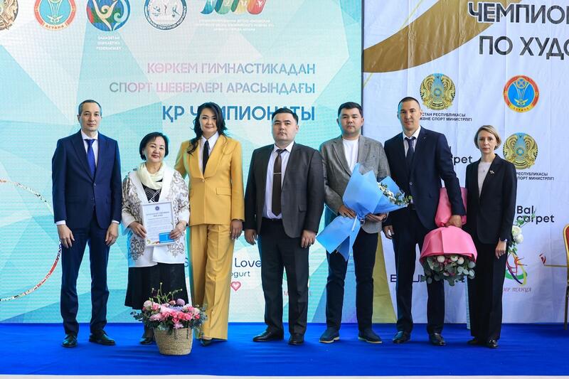 В Астане проходит чемпионат Казахстана по художественной гимнастике среди мастеров спорта