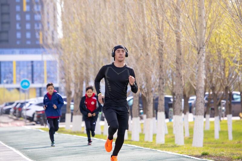 «Таза Қазақстан»: около 1200 человек приняли участие в акции по уборке территории на открытии бегового сезона в Астане