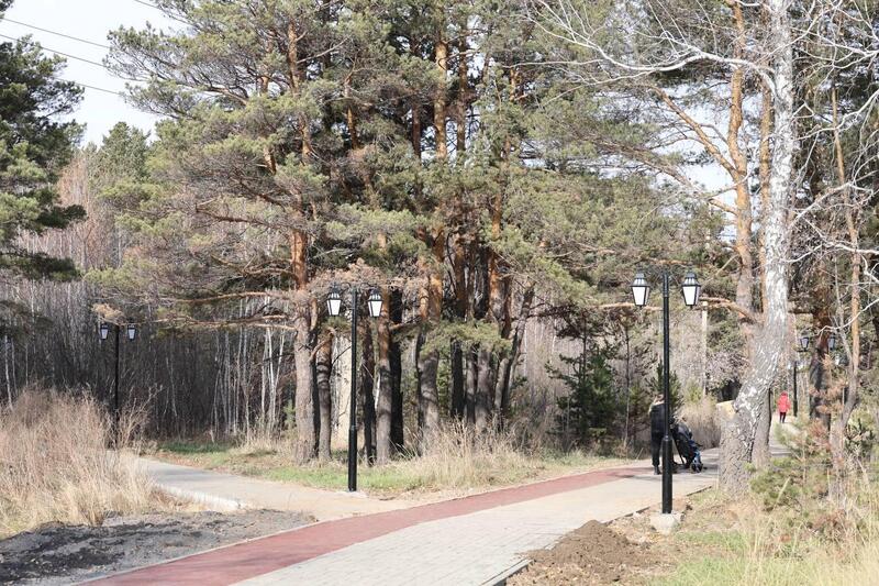 В Макинске завершается благоустройство городского парка