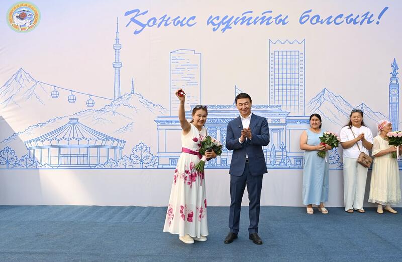 885 семей получат ключи от новых квартир в Алматы