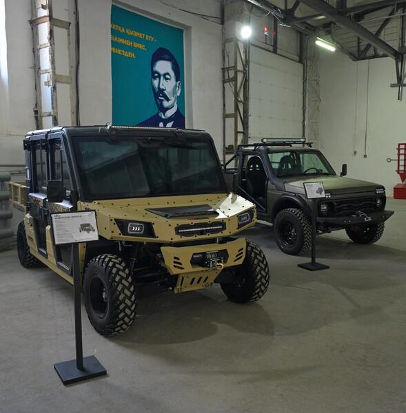 Аким области Асаин Байханов в рамках рабочей поездки посетил ряд инвестиционных объектов региона, ознакомился с ходом строительства гостиницы «Novotel», а также побывал на предприятиях центральной промышленной зоны областного центра