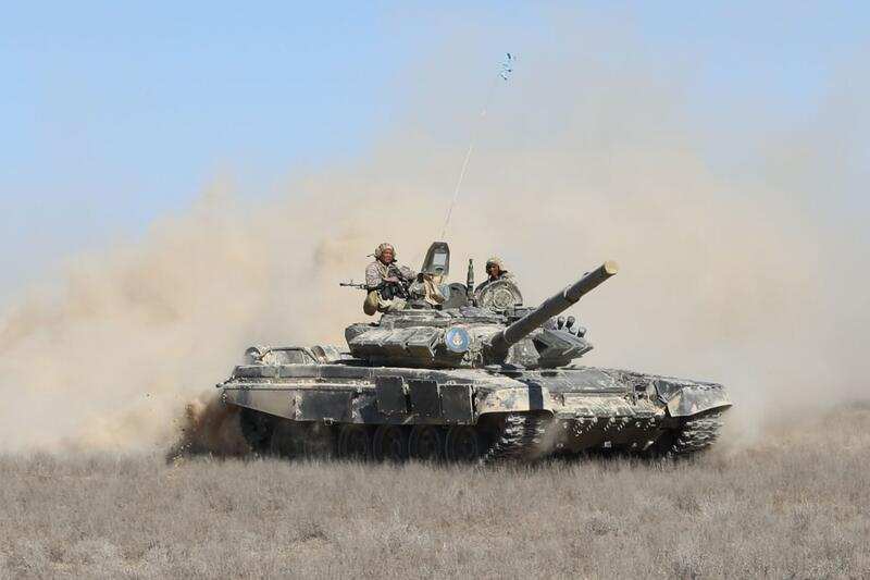 Танковые подразделения штурмовой бригады Сарыозекского гарнизона упражняются в стрельбах штатным снарядом