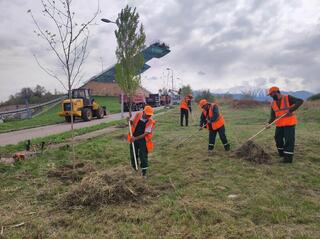 Чистота на высоте: у трамплинов в Алматы прошел яркий субботник