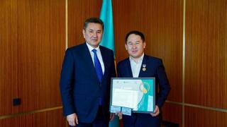Аким ВКО встретился с призёром республиканского айтыса Сериком Куанганом