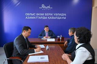 Аким области провел личный прием граждан в Аксуатском районе