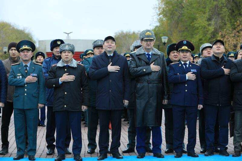 Аким области Асхат Шахаров принял участие в церемонии поднятия флага