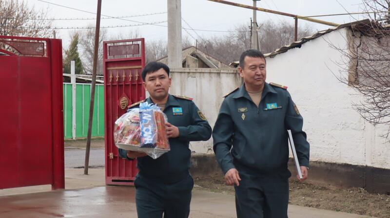 ВОЕННОСЛУЖАЩИЕ ТУРКЕСТАНСКОЙ ОБЛАСТИ ПОЗДРАВИЛИ ВЕТЕРАНА ВОВ С ДНЕМ БЛАГОДАРНОСТИ
