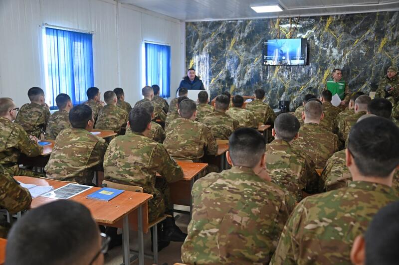 Дисциплина и быт: замминистра проверил войсковые части Карагандинского гарнизона