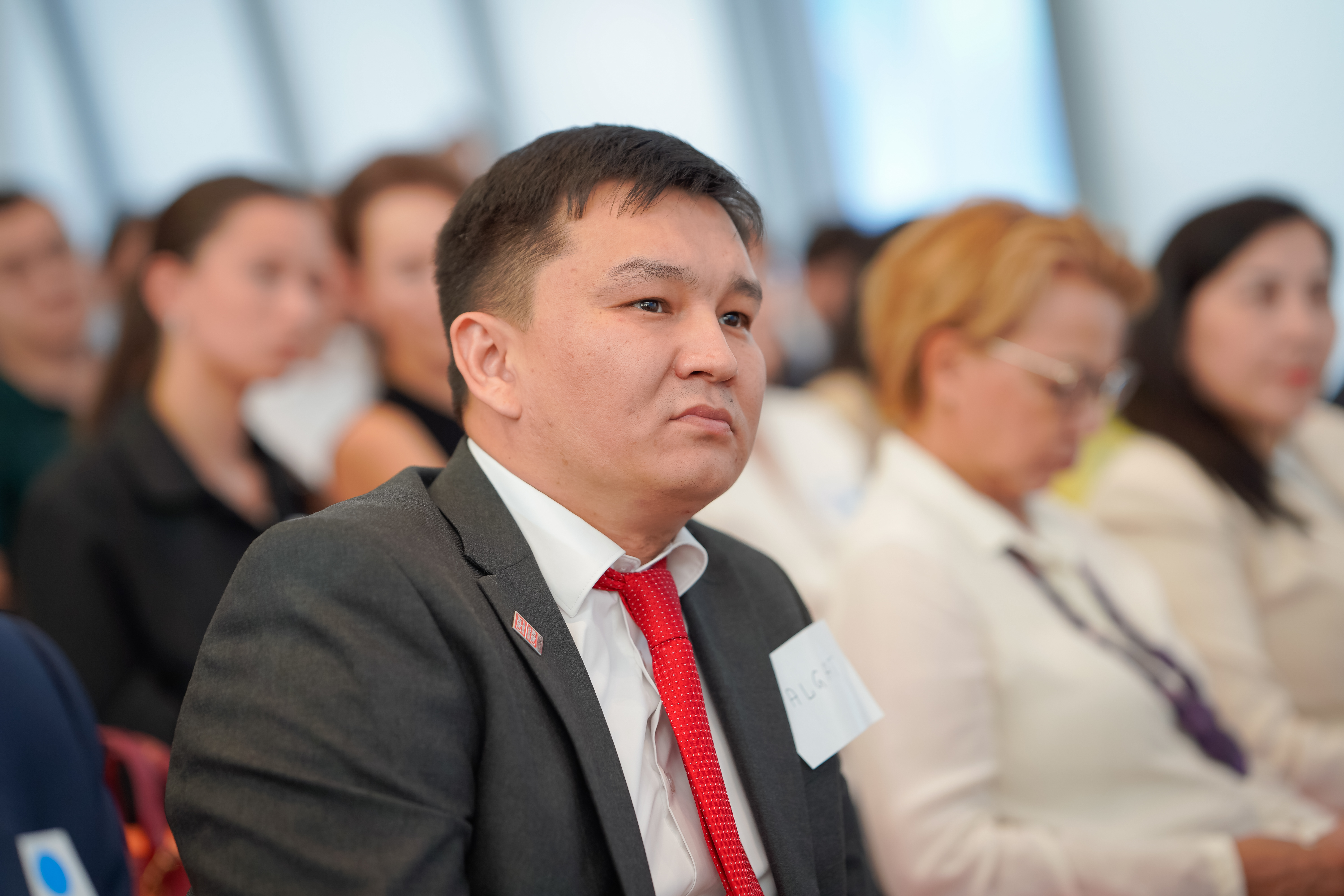Министр науки встретился с представителями казахстанского научного сообщества со всего мира