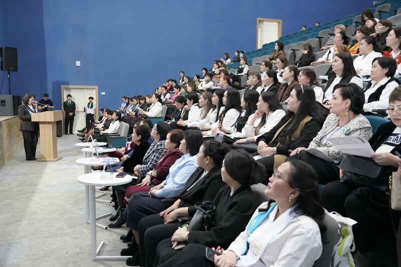 «Интеграция современных лабораторных комплексов и STEAM»: в столице прошел Республиканский научно-практический семинар